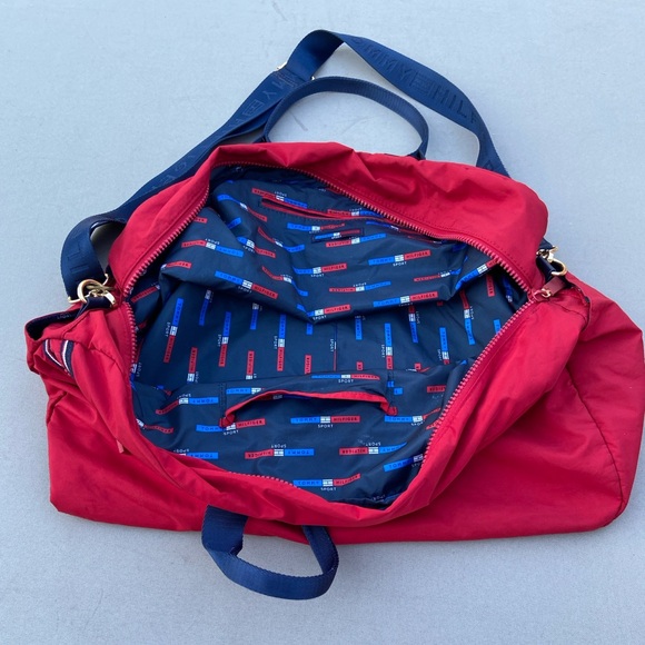 Tommy Hilfiger bag with multiple straps - Picture 8 of 14